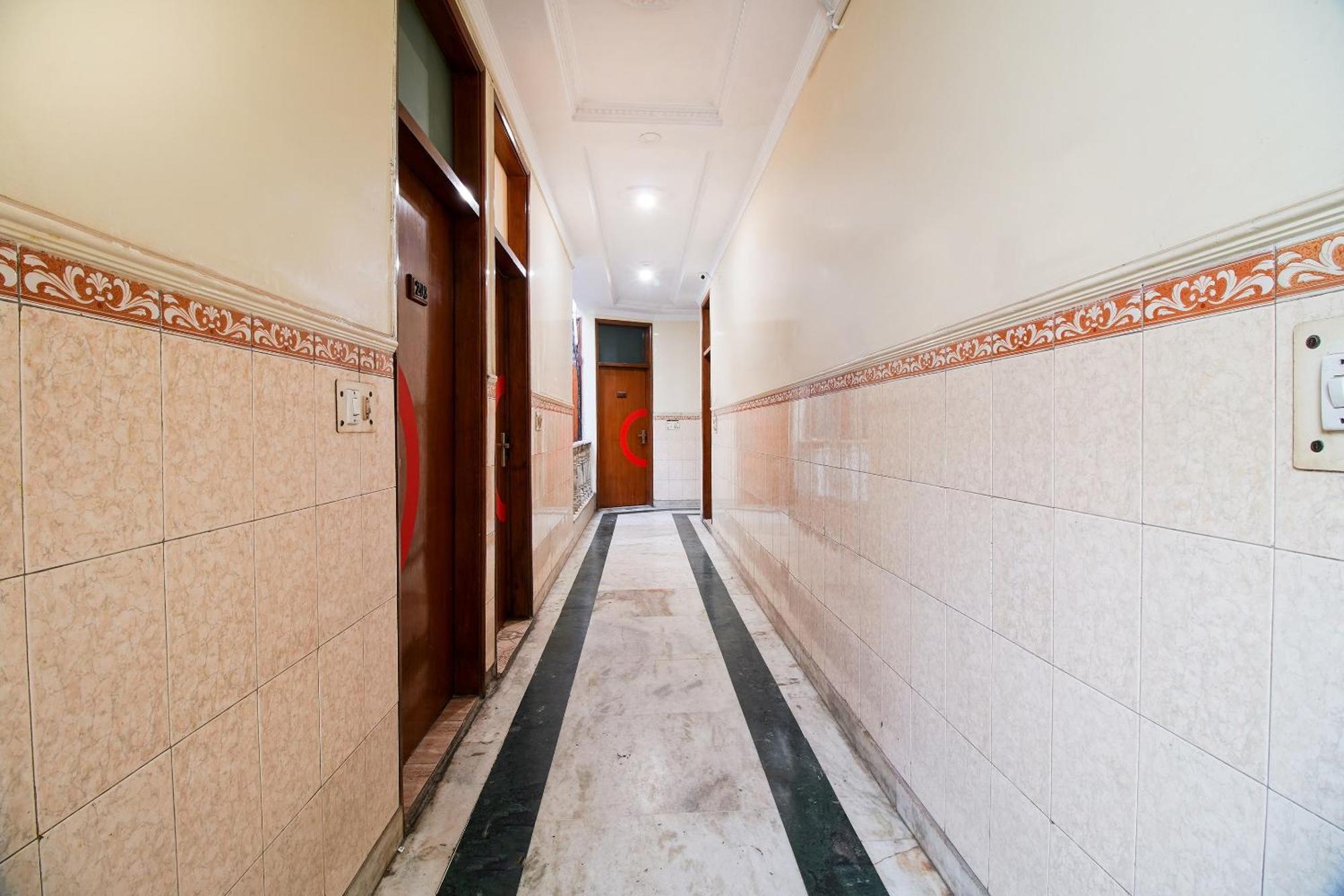 Oyo Maya Palace New Delhi Exterior photo